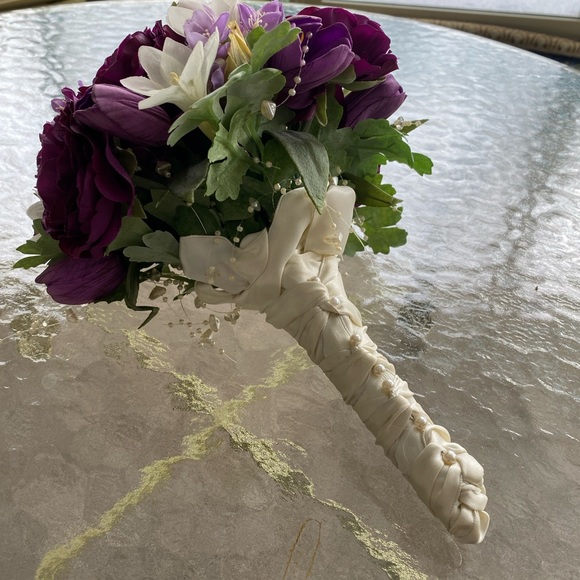 Gorgeous Silk Flowers - purple hues - Picture 2 of 6